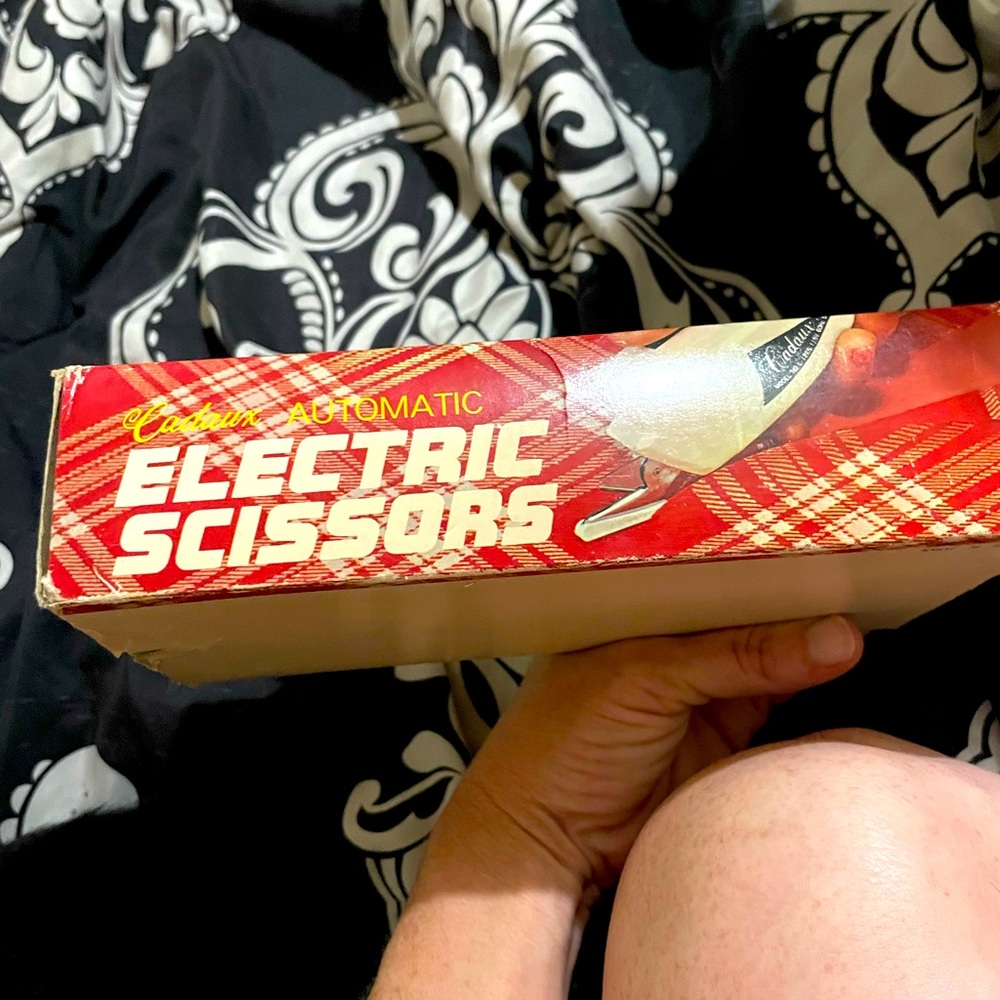 Electric scissors